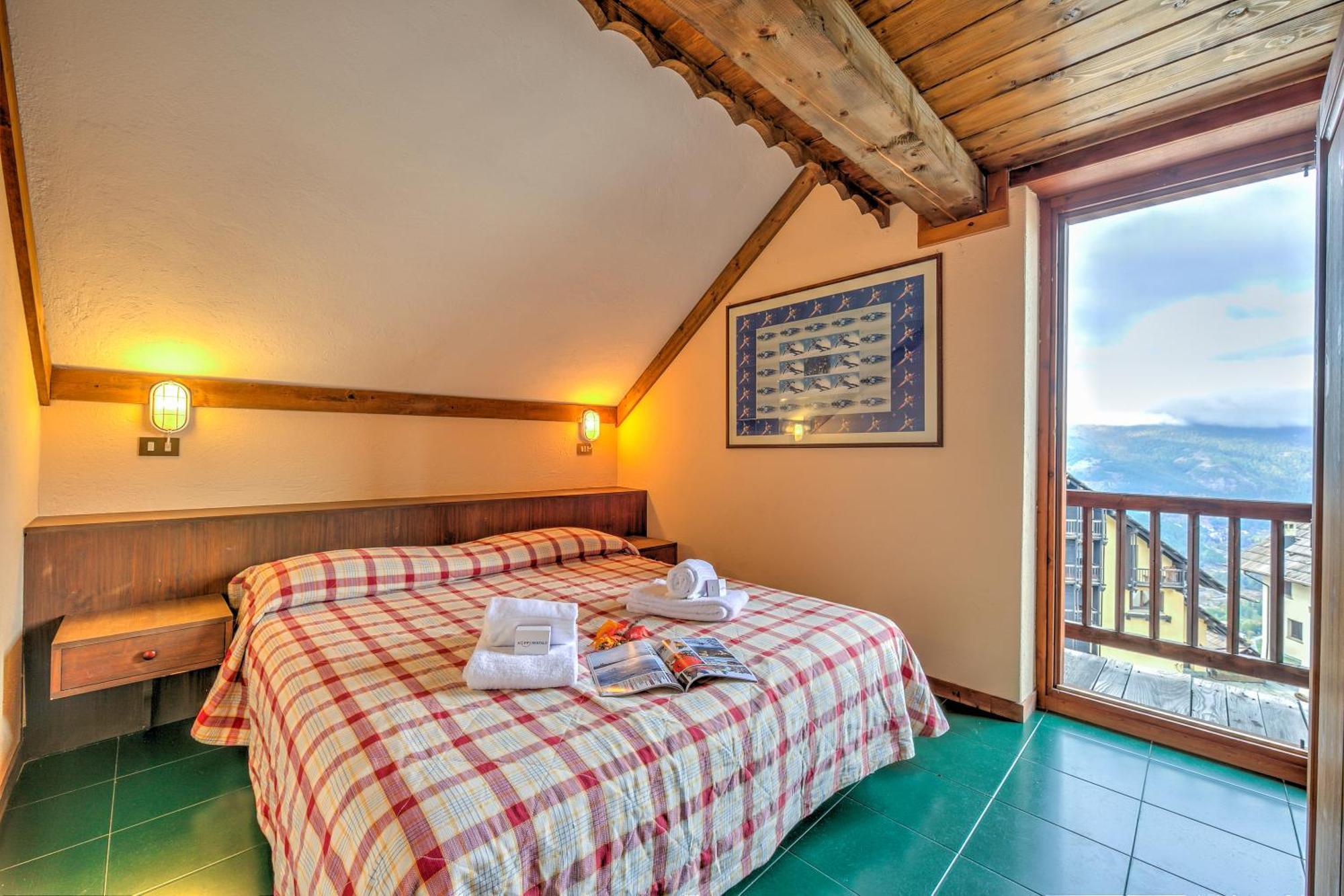Grange Hike & Ski Sestriere Apartments Стая снимка